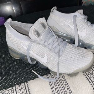 White (VERY pale gray accents and sole) Air Vapormax Flyknit 3, Women Size 9